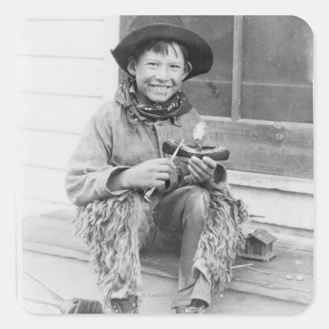 Pegatina Cuadrada Niño vestido de vaquero con juguetes (Anverso)