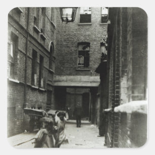 Pegatina Cuadrada Niños que juegan en los tugurios, 1899