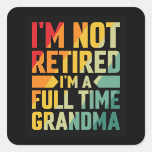 Pegatina Cuadrada No estoy jubilada, soy abuela a tiempo completo