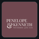 Pegatina Cuadrada Nombres clásicos de bodas personalizadas en Borgoñ<br><div class="desc">Clásico elegante tipografía borgoña Pegatina de la  de la novia nombres de boda personalizados</div>