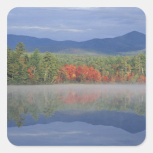 Pegatina Cuadrada Norteamérica, EE. UU., NH, Reflejos de otoño en