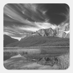 Pegatina Cuadrada Nubes cirrus sobre el lago Waterfowl, Banff