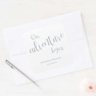 Pegatina Cuadrada Nuestra aventura comienza con un polvoriento boda 