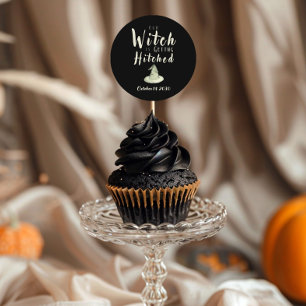 Pegatina Cuadrada Nuestra Bruja se está volviendo Pegatina.