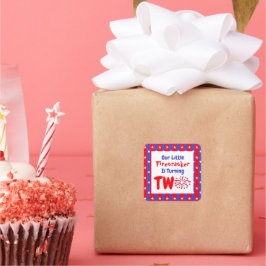 Pegatina Cuadrada Nuestro pequeño pirata de cumpleaños