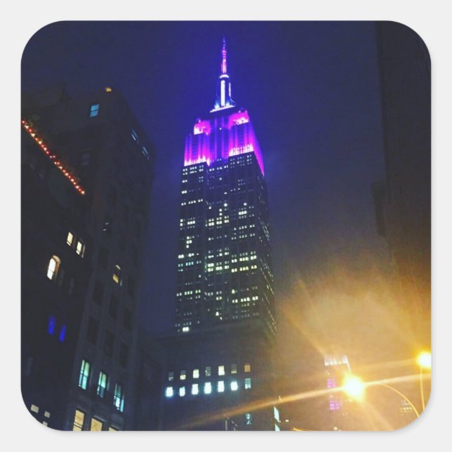 Pegatina Cuadrada NYC Rascacielos Purple Empire State Building Night (Anverso)