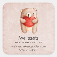 Oso de peluche con un negocio de corazón rojo