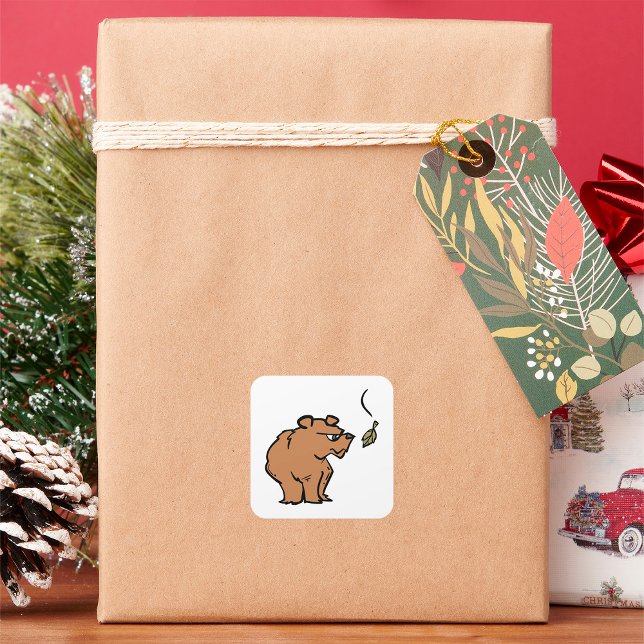 Pegatina Cuadrada Oso marrón con vida silvestre de hojas caídas en o (Subido por el creador)