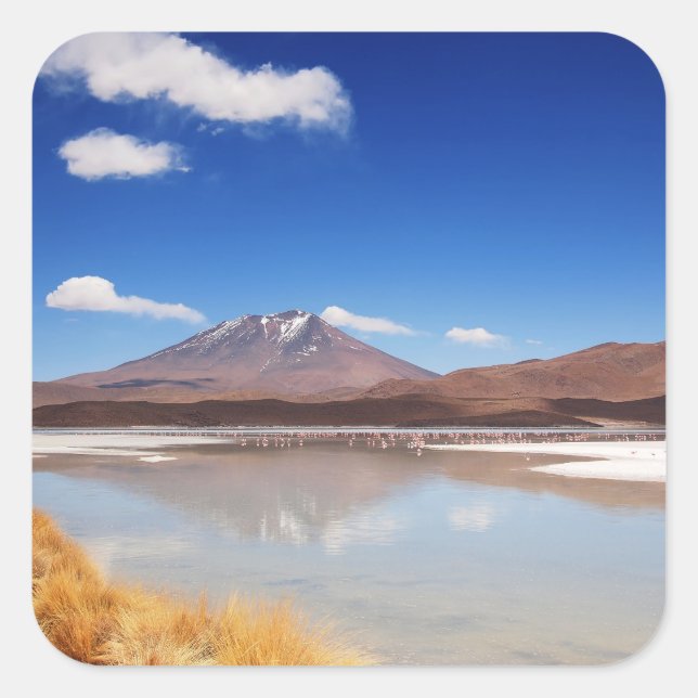 Pegatina Cuadrada Paisaje altiplano con volcán en Bolivia (Anverso)