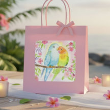 Pájaros de amor con flores rosadas en acuarela