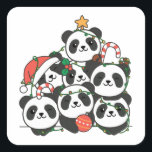 Pegatina Cuadrada Panda Christmas Tree Funny Animal Navidades<br><div class="desc">Los pandas parecen un árbol de Navidad. Con luces de hadas y gorras de Santa,  son perfectos para los Navidades. Todos los amantes del panda están contentos con los animales bonitos para las vacaciones de invierno.</div>