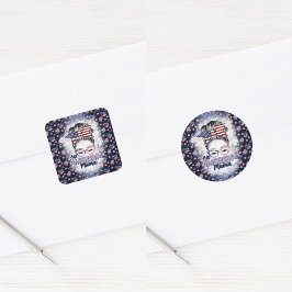 Pegatina Cuadrada Patriótico All American Mama Messy Bun