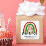 Pegatina Cuadrada Peace Love Joy Merry Christmas Rainbow Photo<br><div class="desc">Plantilla de fotos de Navidades modernos con un arco iris sobre tu propia imagen. El arcoíris colorido consiste en tres patrones de rayas: rojo con estrellas doradas, Relieve metalizado dorado y verde con copos de nieve. Las palabras "paz, amor, alegría" se muestran en letras de escritura de tipografía de moda...</div>