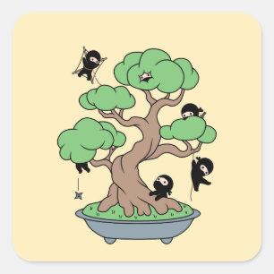 Pegatina Cuadrada Pequeños Ninjas en árbol bonsai en amarillo