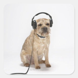 Pegatina Cuadrada Perro pequeño con auriculares