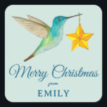 Pegatina Cuadrada Personalizado Merry Christmas Hummingbird Square P<br><div class="desc">Personalizado Merry Christmas pegatina con un pájaro colibrí verde azulado ligero con un adorno de estrellas. Solo agrega tu nombre. El estilo de letra y el tamaño de la fuente pueden cambiarse haciendo clic en "Editar usando la herramienta de diseño".</div>