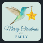 Pegatina Cuadrada Personalizado Merry Christmas Hummingbird Square P<br><div class="desc">Personalizado Merry Christmas pegatina con un pájaro colibrí verde azulado ligero con un adorno de estrellas. Solo agrega tu nombre. El estilo de letra y el tamaño de la fuente pueden cambiarse haciendo clic en "Editar usando la herramienta de diseño".</div>