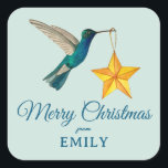 Pegatina Cuadrada Personalizado Merry Christmas Hummingbird Square P<br><div class="desc">pegatina navideño personalizado Merry con un colibrí a la parrilla con un adorno de estrellas. Solo agrega tu nombre. El estilo de letra y el tamaño de la fuente pueden cambiarse haciendo clic en "Editar usando la herramienta de diseño".</div>