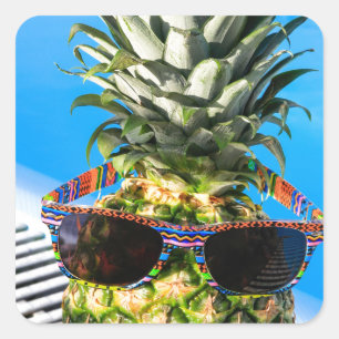 Pegatina Cuadrada Piña con gafas de sol en la piscina