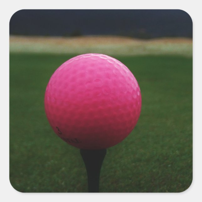 Pegatina Cuadrada Pink Golf Ball en un campo de golf de montaña (Anverso)