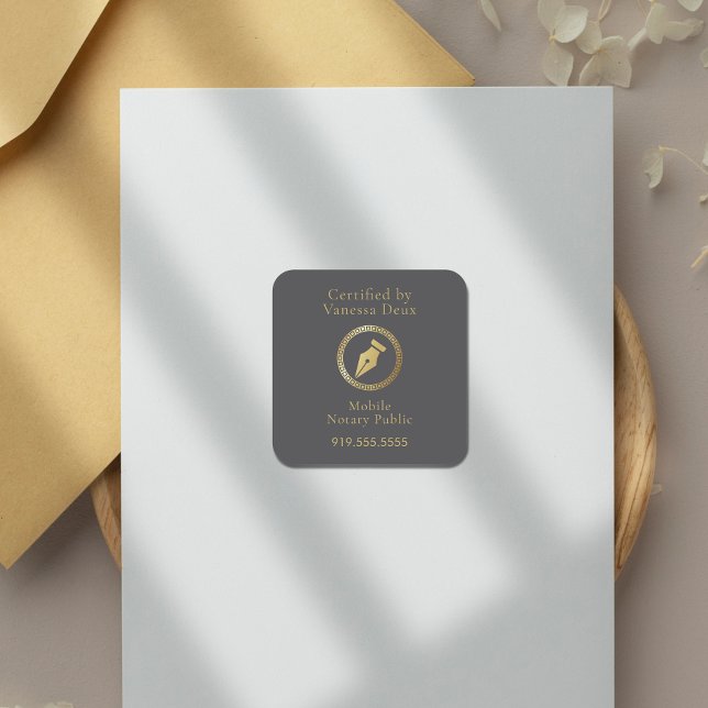Pegatina Cuadrada Pluma notarial moderna gris y dorada certificada p (Subido por el creador)