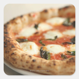 Pegatina Cuadrada Primer de una empanada de pizza entera