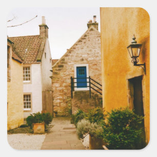 Pegatina Cuadrada Pueblo de Culross, Fife, Escocia