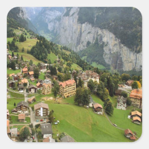 Pegatina Cuadrada Pueblo de montaña, región de Jungfrau