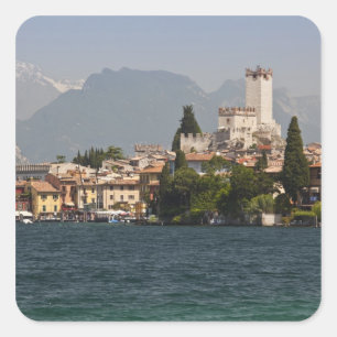 Pegatina Cuadrada Pueblo junto al lago, Malcesine, Provincia de Vero