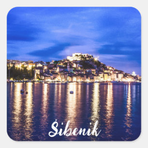 Pegatina Cuadrada Puerto iluminado en Sibenik, Croacia