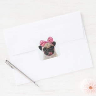 Pegatina Cuadrada Pug con arco rosado