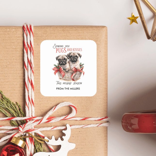 PEGATINA CUADRADA PUGS AND KISSES FUNNY MERRY CHRISTMAS PERSONALIZAD (PUGS AND KISSES CHRISTMAS PUPPY THEMED STICKERS WITH CUSTOM TEXT.)