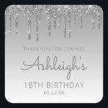 Pegatina Cuadrada Purpurina de plata Drip 18th Birthday Party Gracia<br><div class="desc">Estos pegatinas de la moda de cumpleaños número 18,  agradecidos,  presentan un brillante purpurina de color plateado con un borde oscuro y un fondo oscuro. Las palabras "¡Gracias por venir!" aparecen en gris. Personalízalos con su nombre en escritura a mano,  junto con su cumpleaños y fecha a continuación.</div>