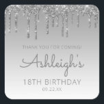 Pegatina Cuadrada Purpurina de plata Drip 18th Birthday Party Gracia<br><div class="desc">Estos pegatinas de la moda de cumpleaños número 18,  agradecidos,  presentan un brillante purpurina de color plateado con un borde oscuro y un fondo oscuro. Las palabras "¡Gracias por venir!" aparecen en gris. Personalízalos con su nombre en escritura a mano,  junto con su cumpleaños y fecha a continuación.</div>