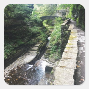 Pegatina Cuadrada robert. puente del parque estatal de Treman