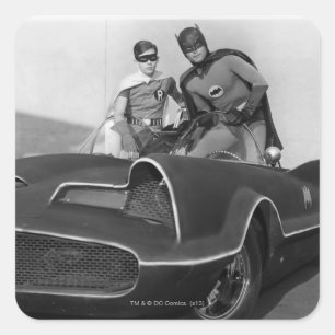 Pegatina Cuadrada Robin y Batman Standing en Batmobile
