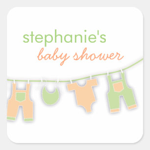 Pegatina Cuadrada Ropa de bebé en la línea de Baby Shower neutral