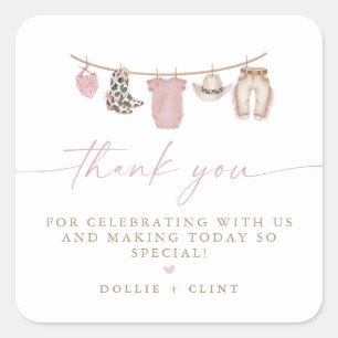 Pegatina Cuadrada Ropa de bebé rosa Little Cowgirl Baby Shower
