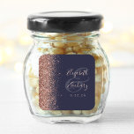 Pegatina Cuadrada Rosa azul oscuro moderno Purpurina  dorado Boda pe<br><div class="desc">Este elegante y moderno pegatina boda presenta un diseño falso de purpurina rosa dorado en el borde izquierdo. Personalizar fácilmente el texto rosa rosa en un fondo azul oscuro,  con los nombres de la novia y el novio en caligrafía escrita a mano sobre un gran ancho.</div>