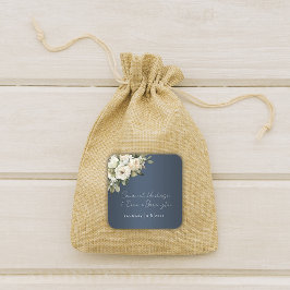 Pegatina Cuadrada Rosas blancas vintage en un Boda azul turbio