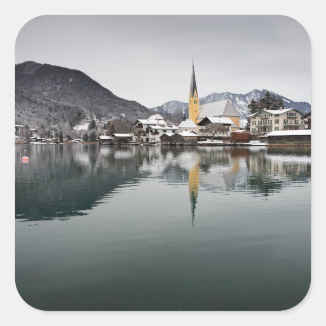 Pegatina Cuadrada Rottach-Egern en Tegernsee, Baviera en invierno (Anverso)