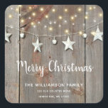 Pegatina Cuadrada Rustic Merry Christmas Barn Wood String Luces<br><div class="desc">Rustic Merry Christmas Barn Wood String Lights y Tin Star Garland Pegatina. Pegatina presenta Feliz Navidad en un bonito de madera de granero afligido. El Card también cuenta con guirnaldas rústicas de estaño con brillantes luces de cuerda. Nuestra plantilla de pegatina de alta calidad hace que sea tan sencillo para...</div>