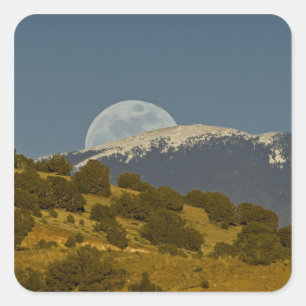 Pegatina Cuadrada Salida de la luna sobre las montañas Sangre de Cri