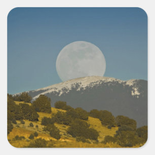 Pegatina Cuadrada Salida de la luna sobre las montañas Sangre de Cri