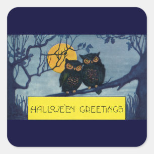 Pegatina Cuadrada Saludos vintage de Halloween, búhos en árbol con l