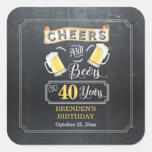 Pegatina Cuadrada Saludos y cervezas para fiesta de cumpleaños de 40