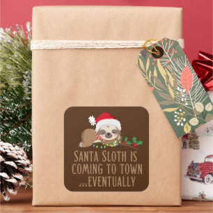 PEGATINA CUADRADA SANTA SLOTH VA A LA CIUDAD... FINALMENTE