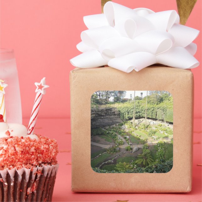 Pegatina Cuadrada Santuario oculto Umpherston Sinkhole (Fiesta)