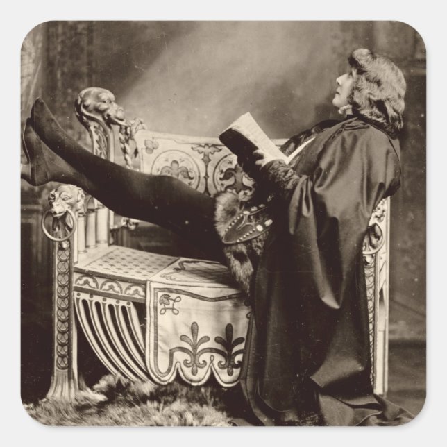 Pegatina Cuadrada Sarah Bernhardt (1844-1923) como Hamlet en 1899 (Anverso)