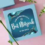 Pegatina Cuadrada Script Ombre Agate Turquoise Ombre Agate Bat Mitzv<br><div class="desc">¡Estén orgullosos, regocijaos y exhiban este hito de su Bat Mitzvah favorito! Utilice esta pegatina fresca, única, moderna y personalizada para añadir a su día especial. Guión de caligrafía blanca, tipografía en negrita blanca sans serif y una falsa estrella de oro de David superponen un fondo oscuro azul turquesa profundo...</div>